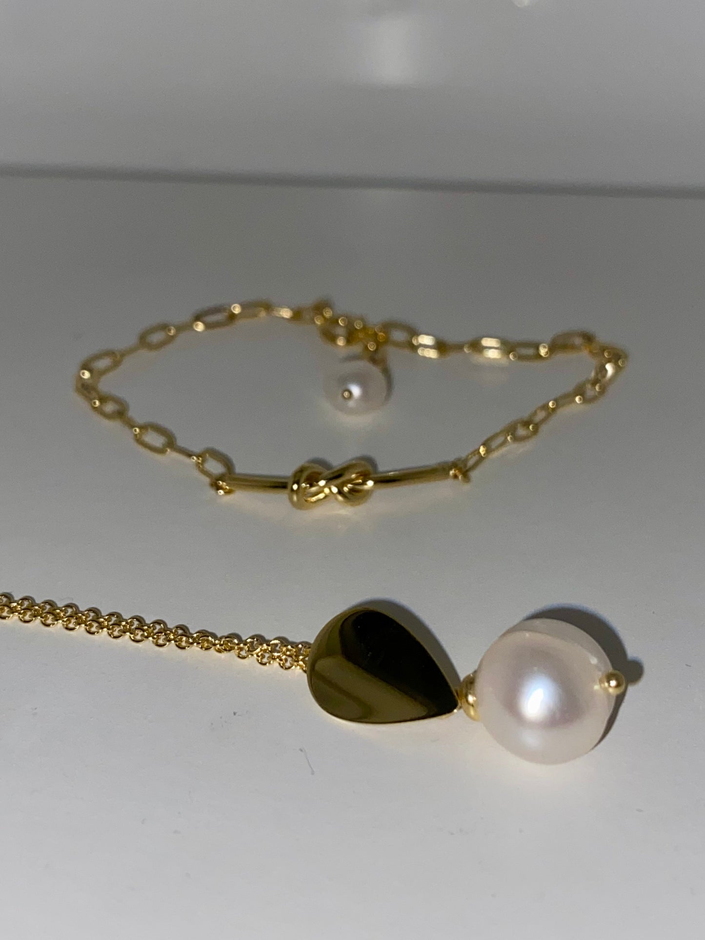 Pear & Pearl Necklace in Gold Perfection London