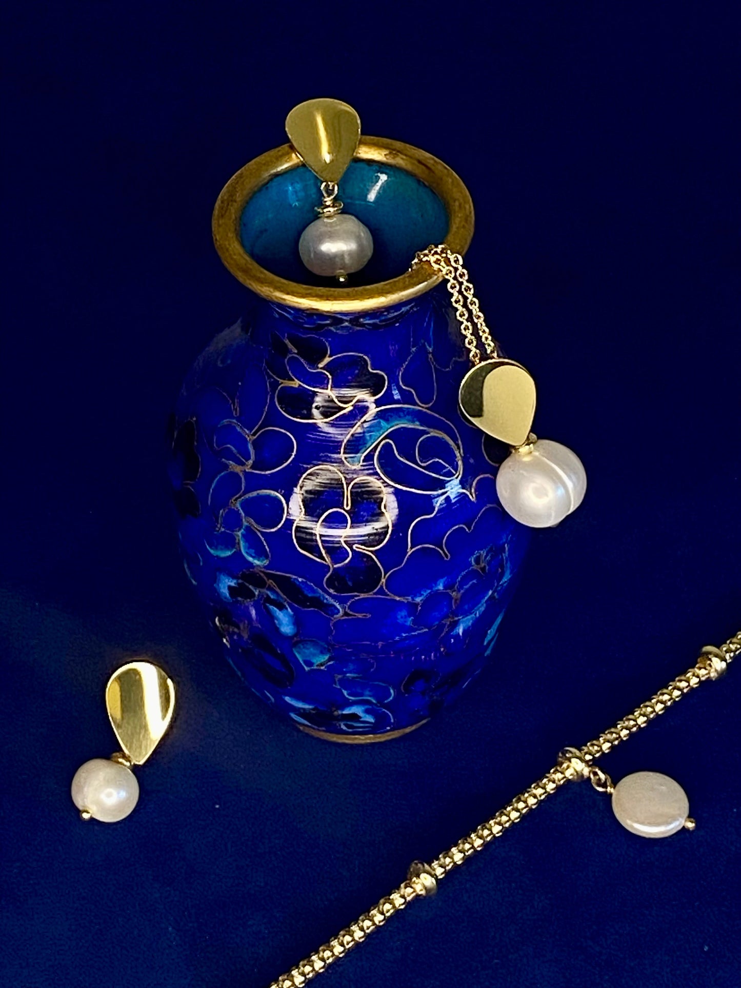 Pear & Pearl Necklace in Gold Perfection London