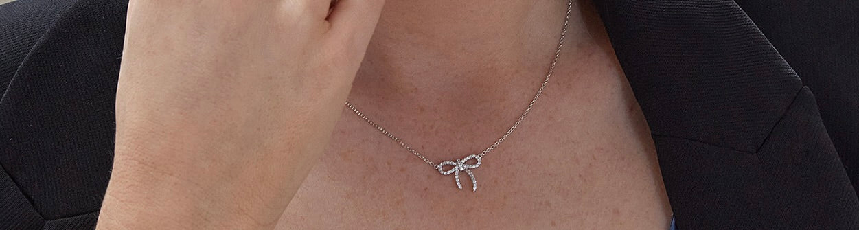 Dainty Bow Necklace Perfection London