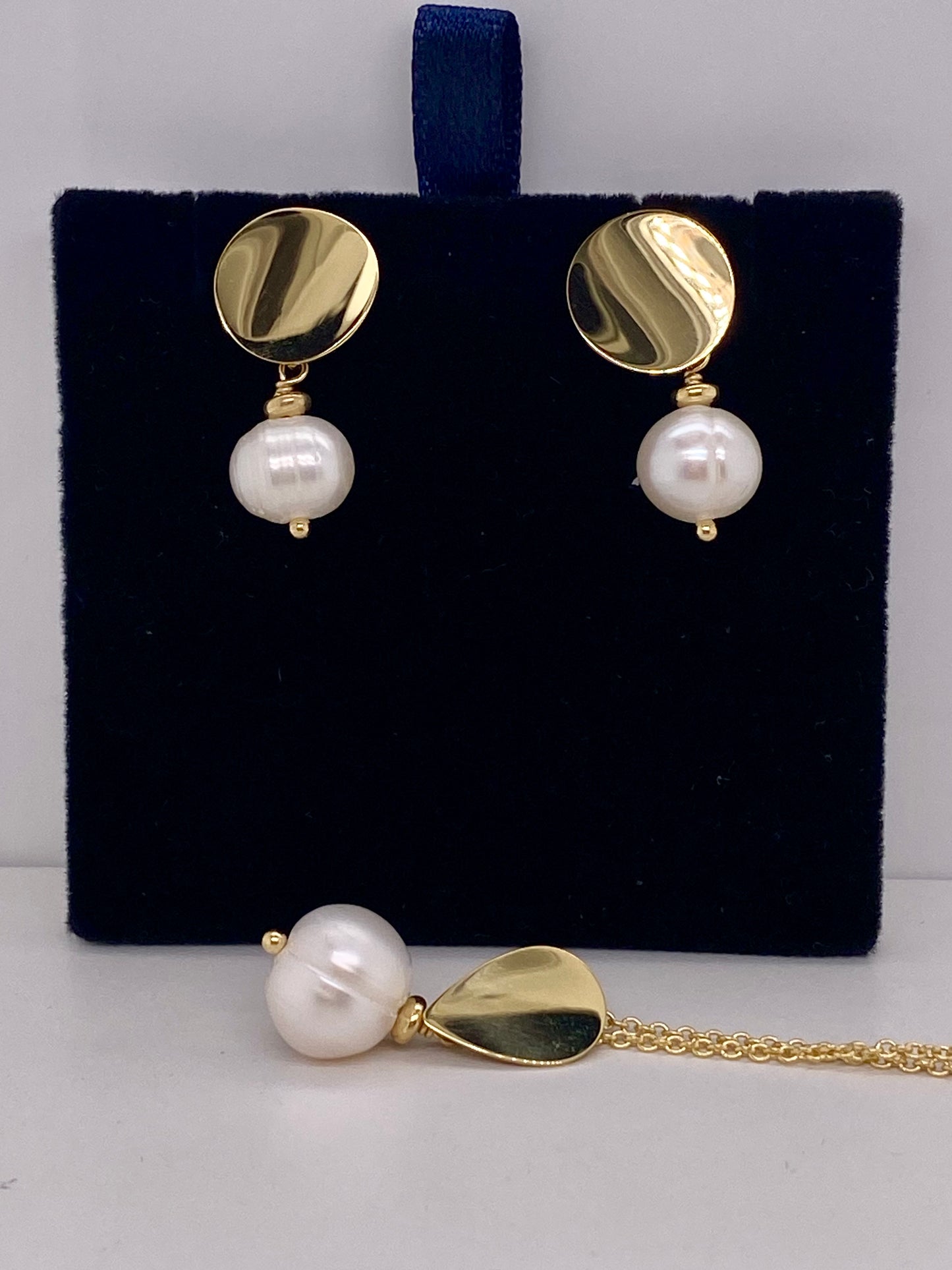 Pearl & Saucer Earrings in Gold